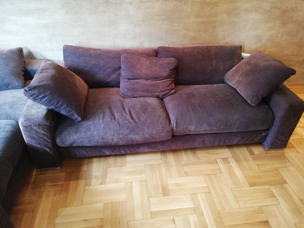 Продавам два дивана
