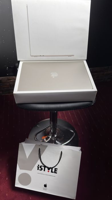 Apple macbook M2 2023