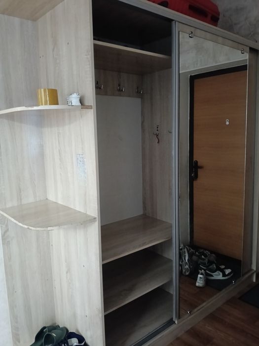 Шкаф в прихожую.