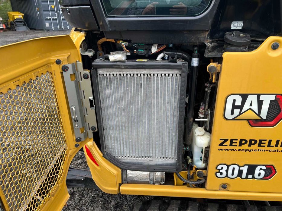 miniexcavator CAT sau CATERPILLAR din 2021