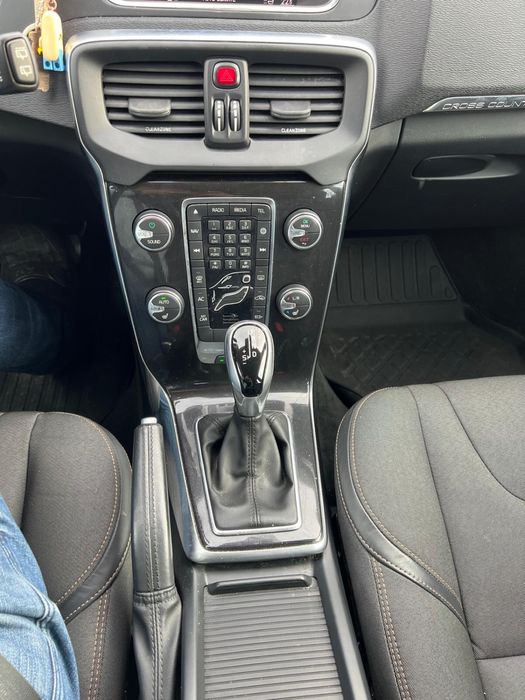 VOLVO V40 Cross Country