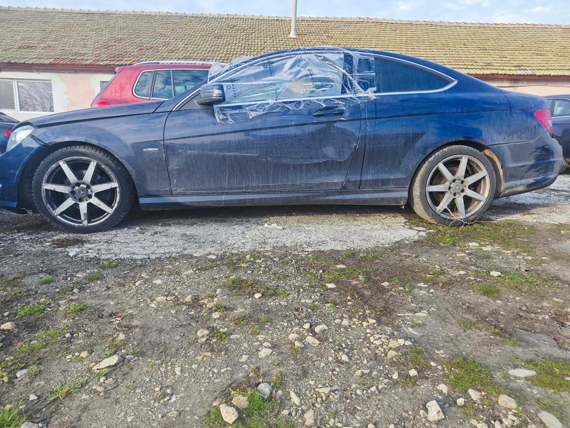 На Части Mercedes W204 Coupe C class 651 автомат 76000 на километраж