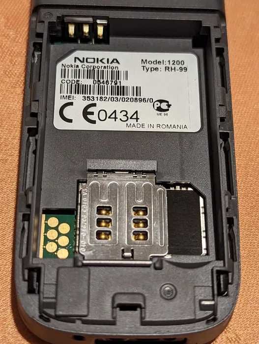 Nokia 1200 + резервен панел