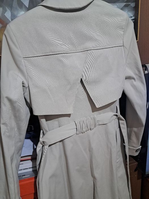 Качественный плотный плащ