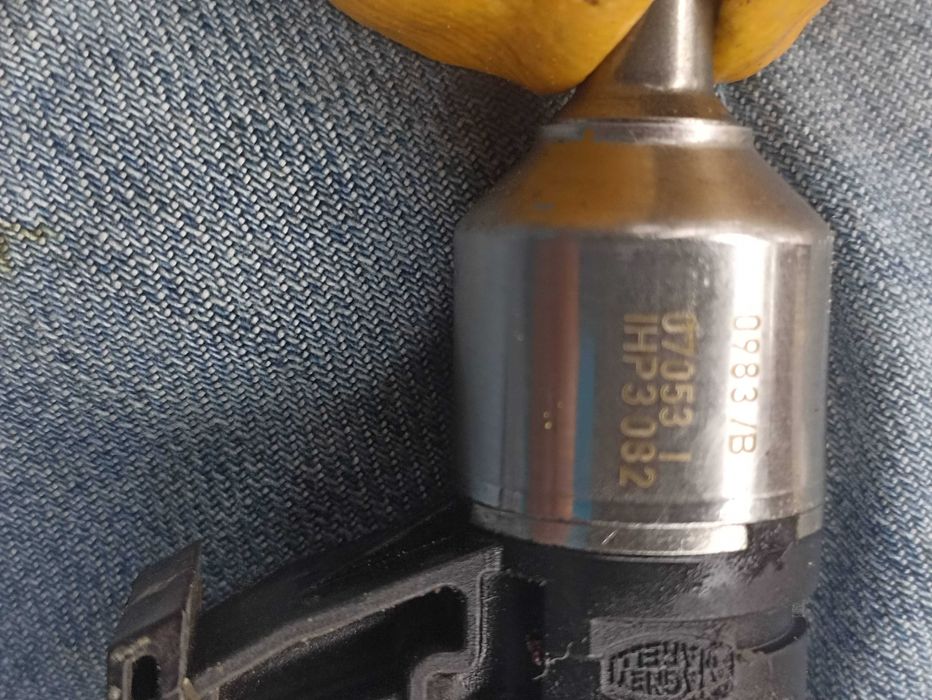 Бензинова дюза инжектор за 1,2TSI 105к.с.  - 03F906036B