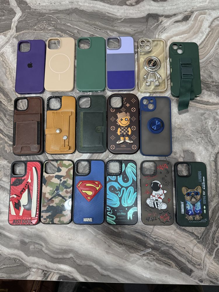 Iphone 13 256 GB + 17 кейса към телефона