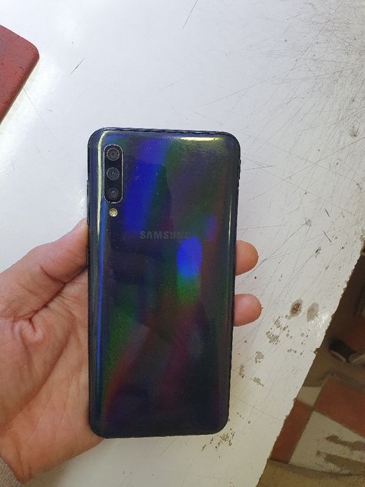Samsung A50 сотилади