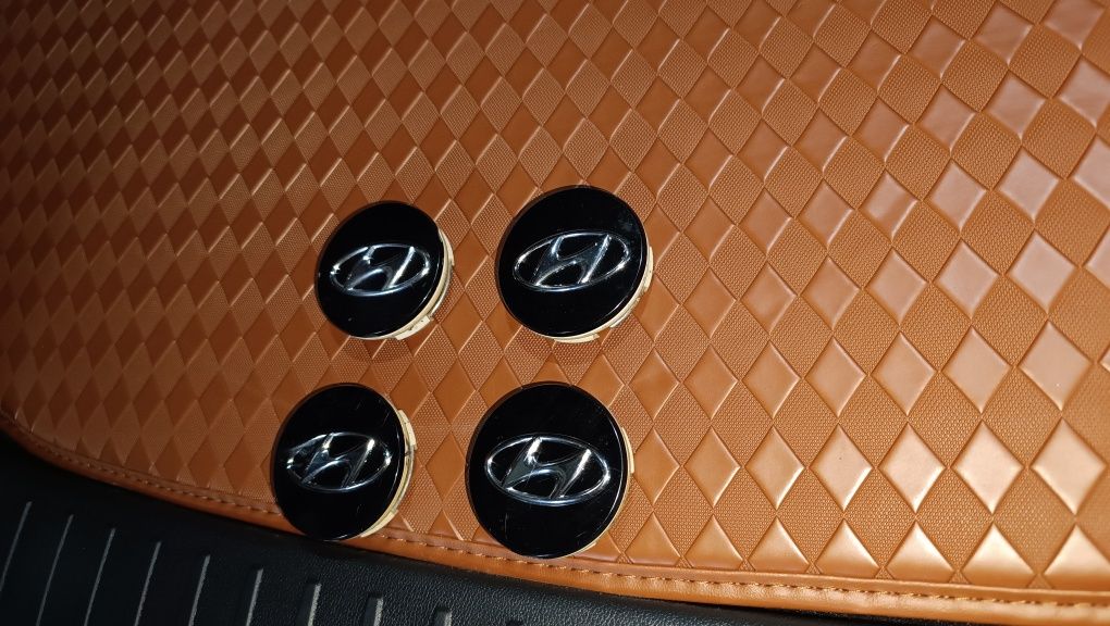 Эмблемы-колпаки "Hyundai" для колес титанок