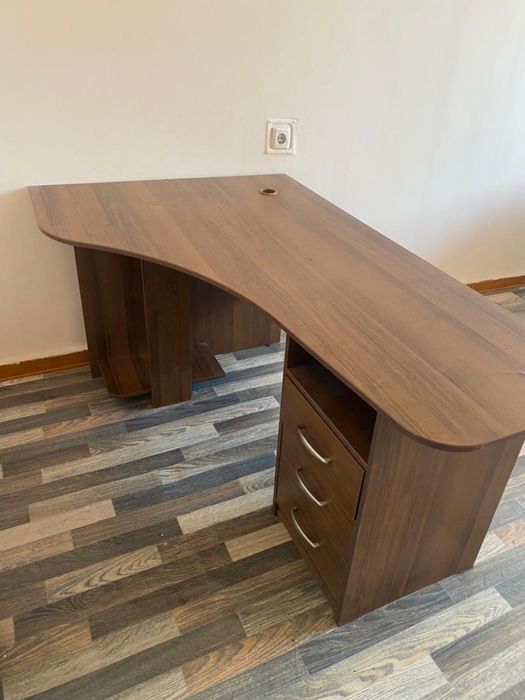 Продам офисные полукруглые столы