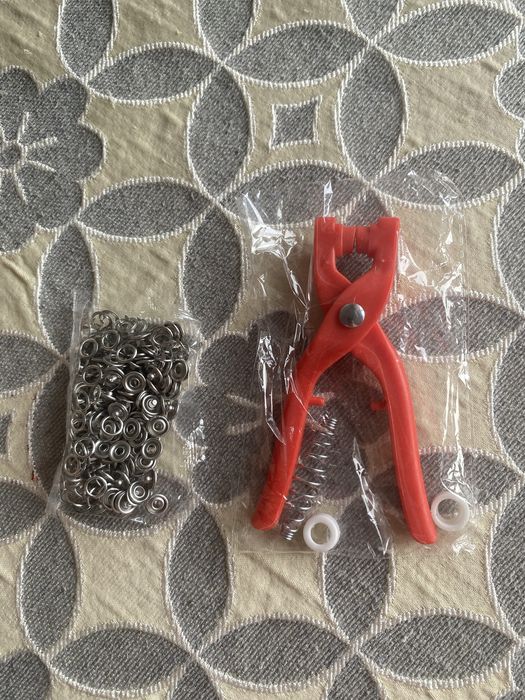 Пластиковые пласкогубцы для рукоделия есть небольшой торг