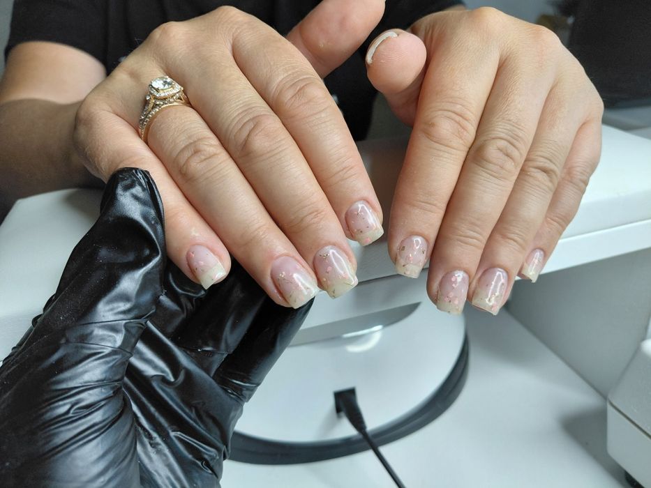 Маникюр на дому..