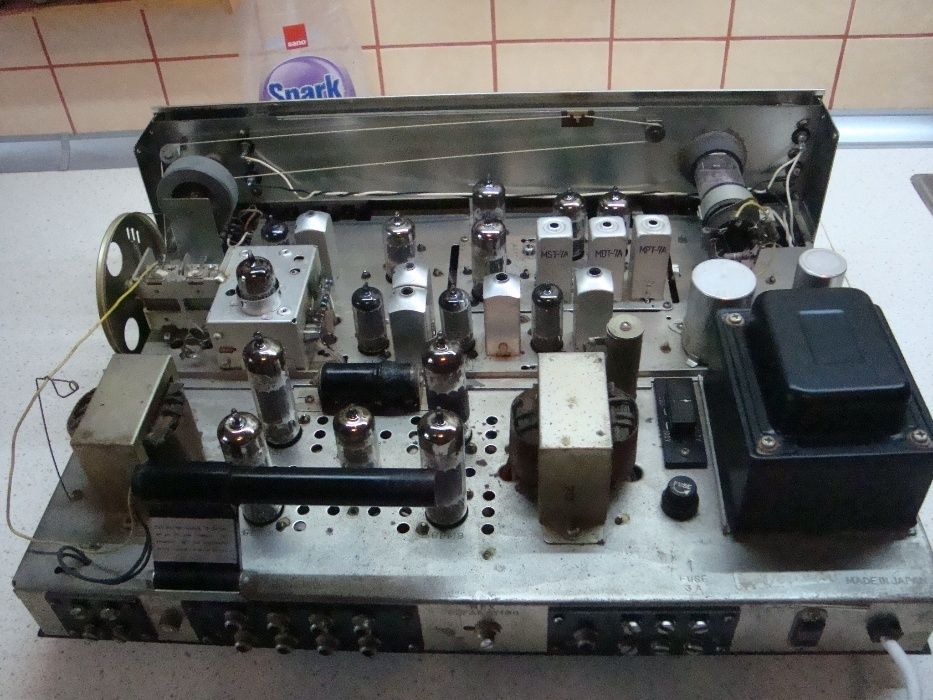 Amplificator Sansui pe lampi