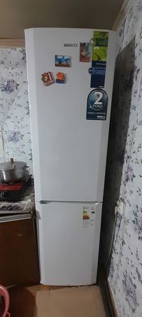 Холодильник Беко,высота 1.9м ,срочно