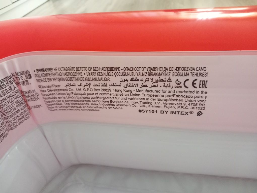 INTEX Бебешки басейн с надуваемо дъно Disney Cars, 85×85×23 см
