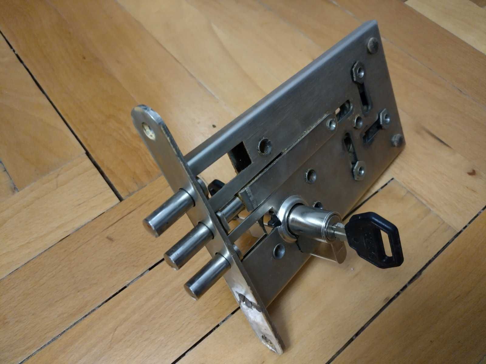 Секретна брава за четиристранно заключване + два патрона LOCKSYS