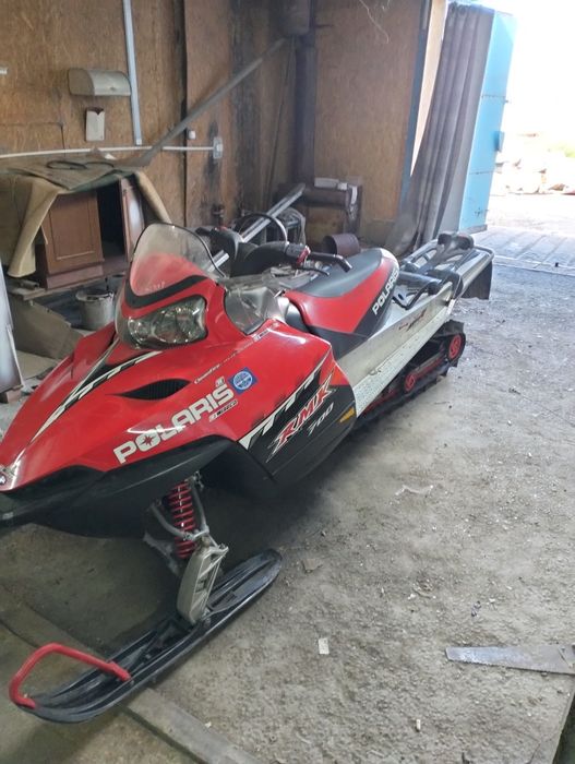 Продам снегоход Полярис 700