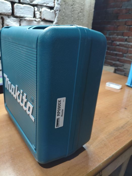 Оберфреза Makita RP0900X 1/4, 3/8