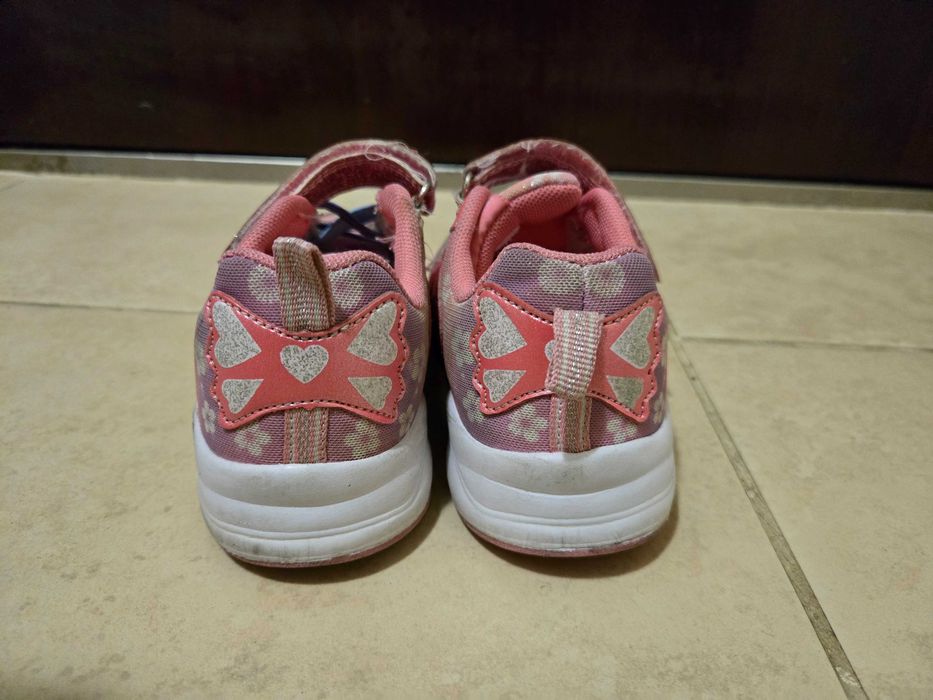 Продавам 3 цифта детски обувки