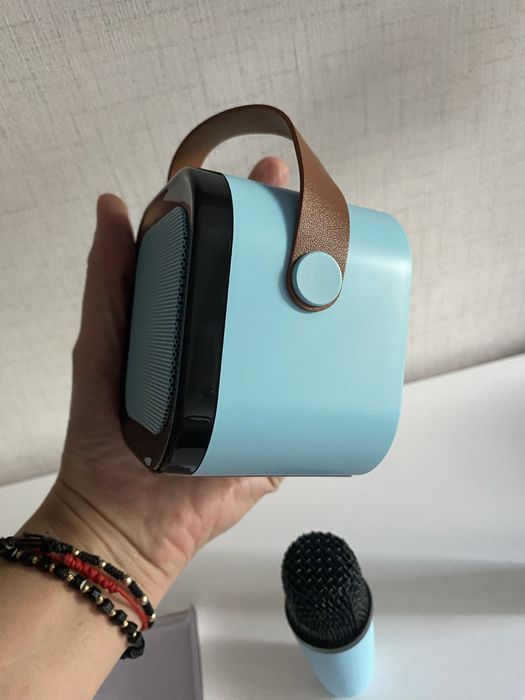 Караоке колонка с два микрофона, LED светлини и Bluetooth
