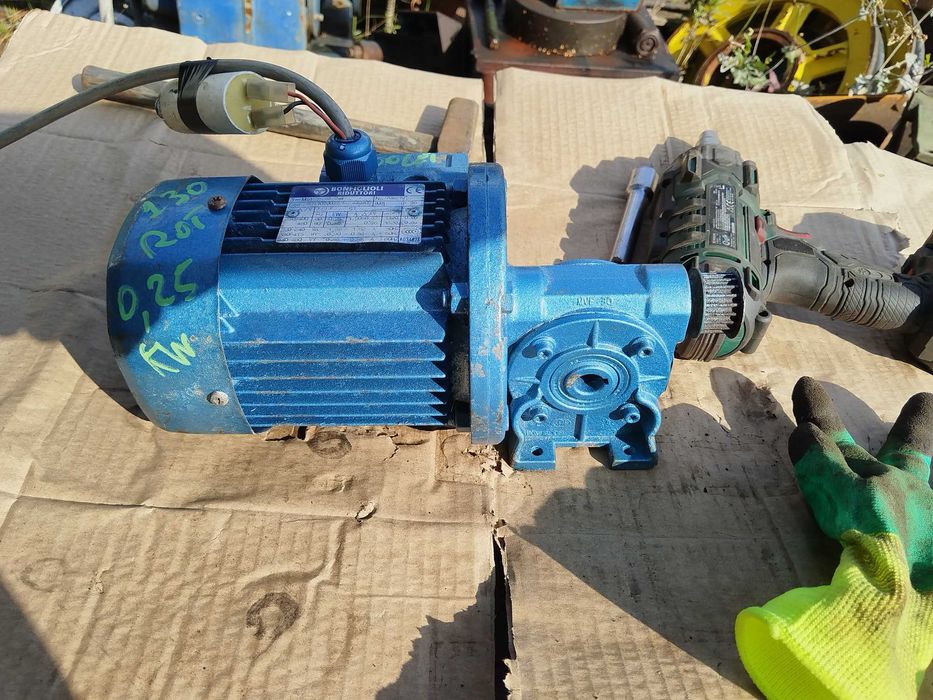 Reductor 140 rotatii cu motor electric