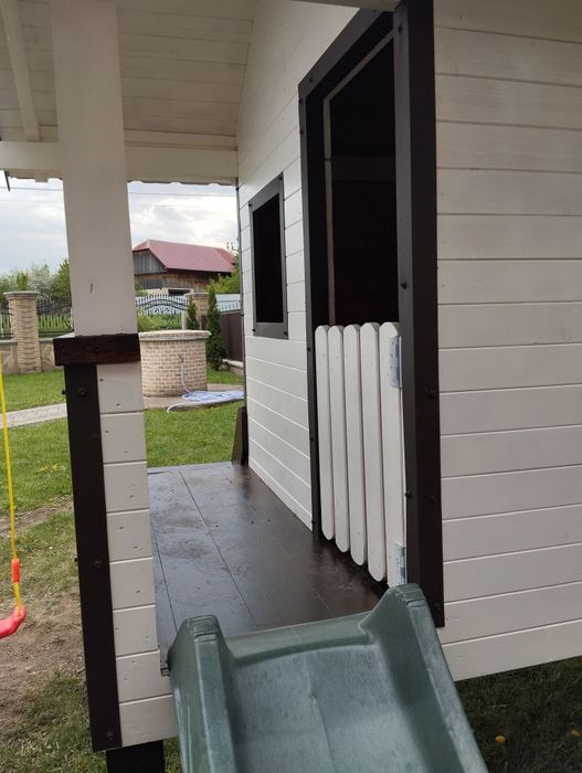 Casuta din lemn pentru copiii ..cu leagan si topogan