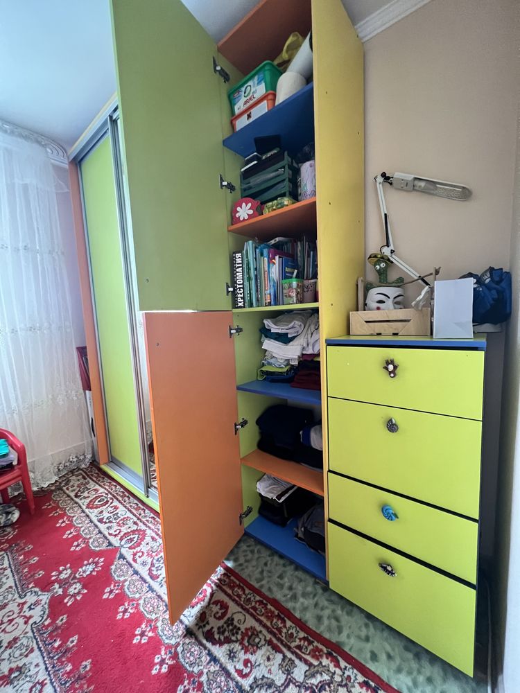 Детские шкафы в ярком цвете