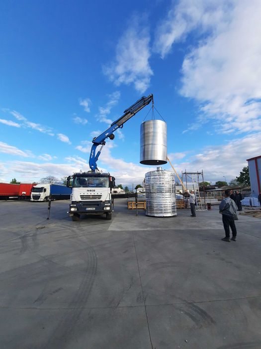 Inchiriez camion cu brat macara