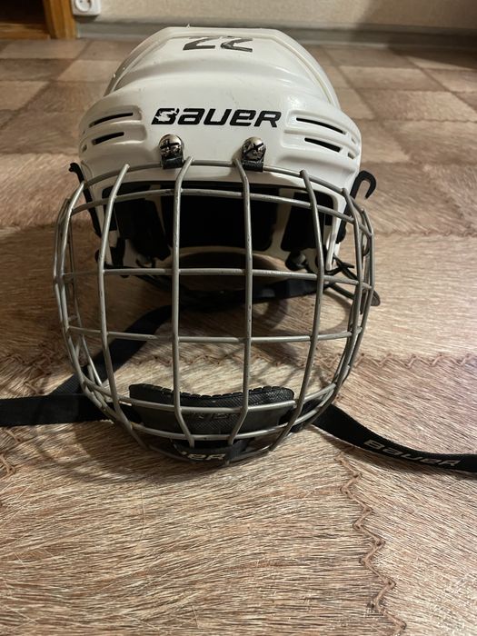 Хоккейная экипировка (шлем, шорты, нагрудник, джэрси, коньки, краги)