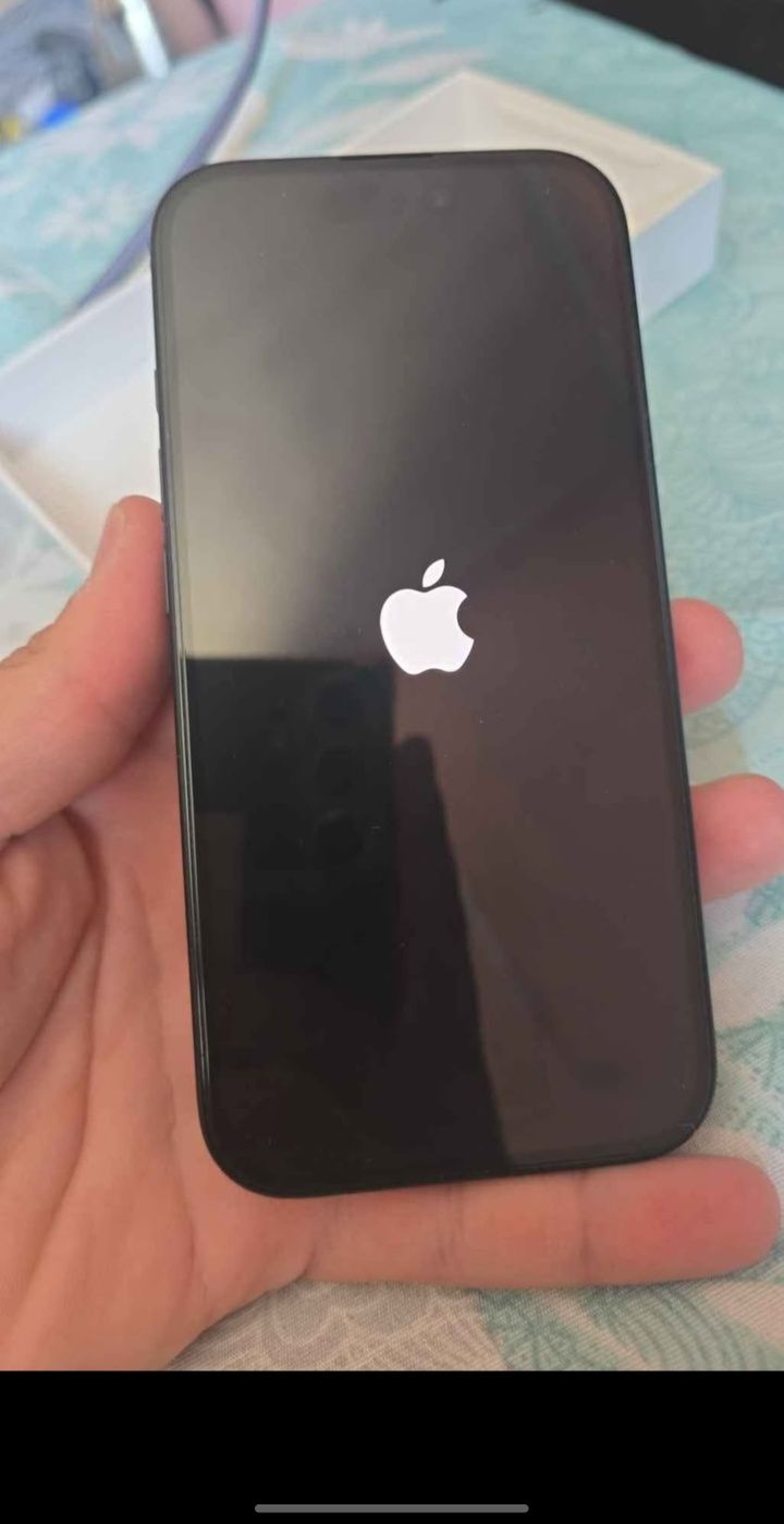 iPhone 16, закупен от Yetel, с документ и гаранция.