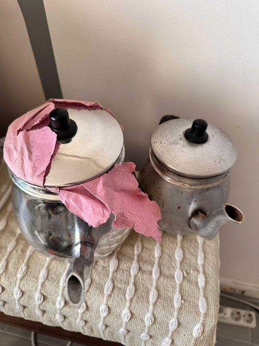 Ceainic aluminiu (unul nou, unul folosit) inclusiv pentru cafea