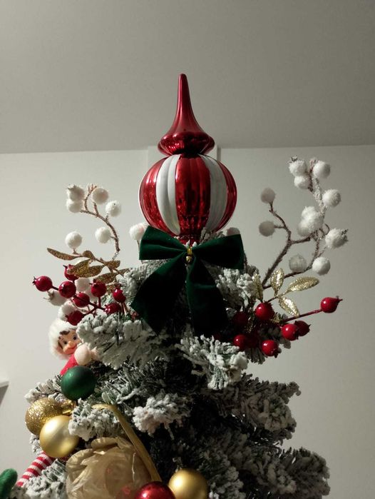 Brad artificial de Craciun impodobit