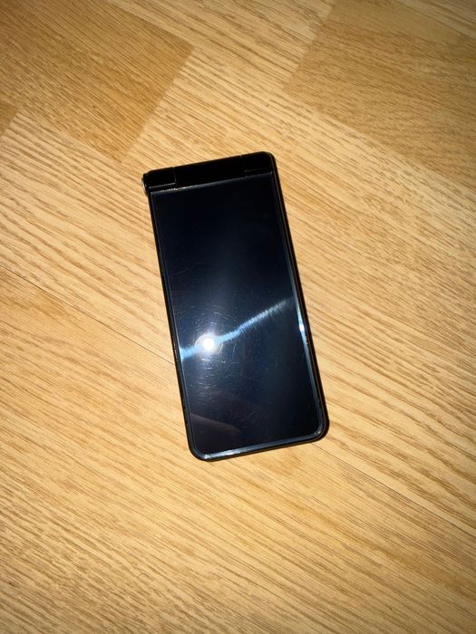 Sharp Aquos 601sh - Японски сгъваем телефон KEITAI