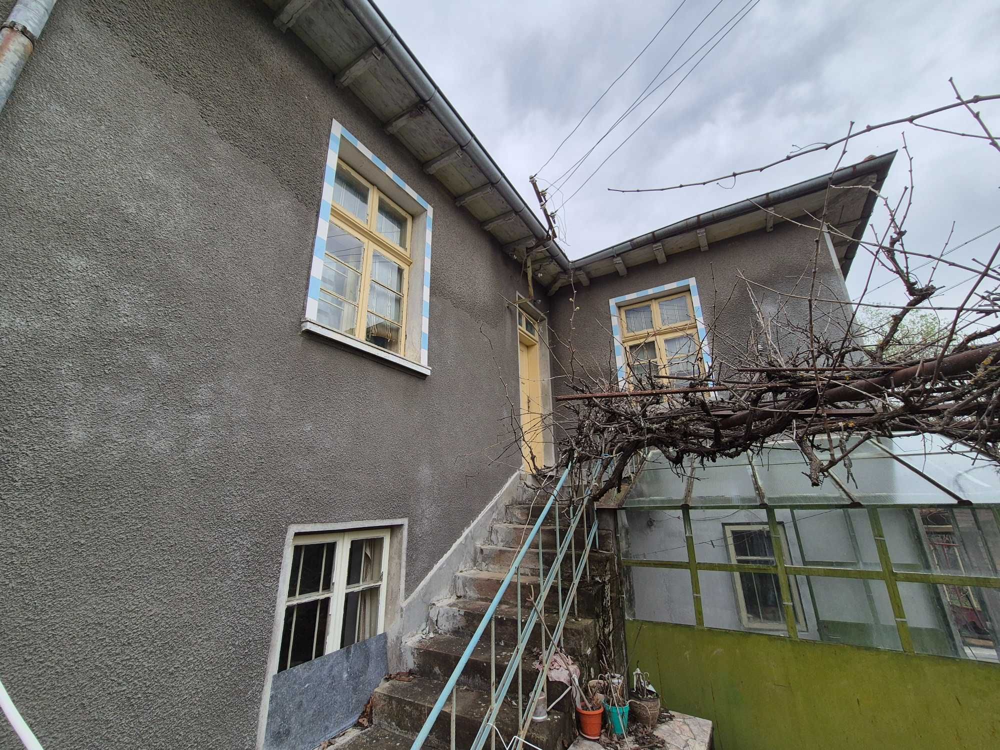 Двуетажна къща с. Буря