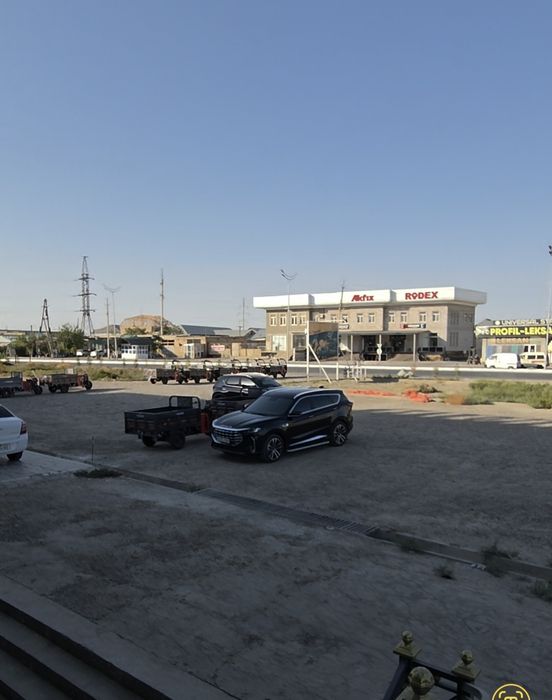 3 qavatli savdo markazi. G'ijduvon markazi Yu.Hamadoniy ko'chasi