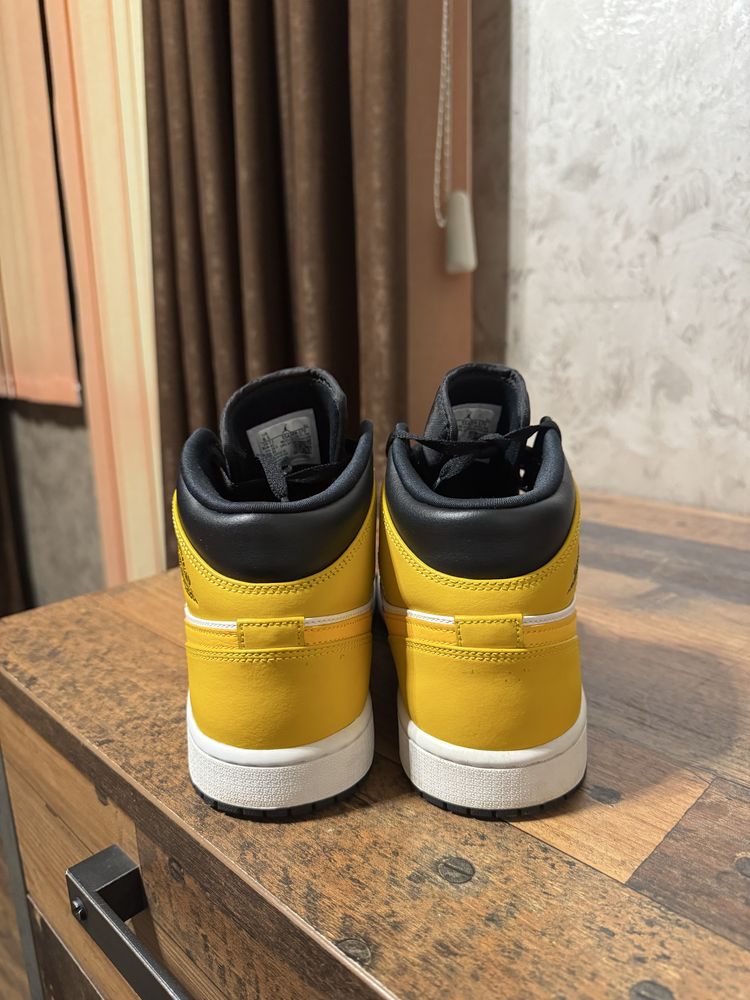 Nike air Jordan 1 Mid University 42