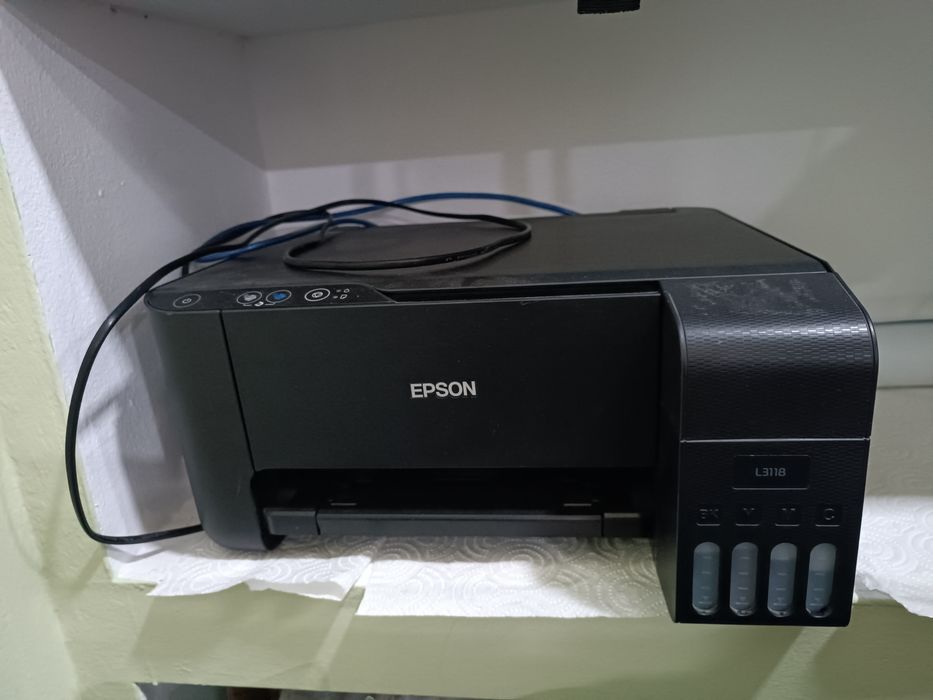 Продаётся цветной струйный принтер.