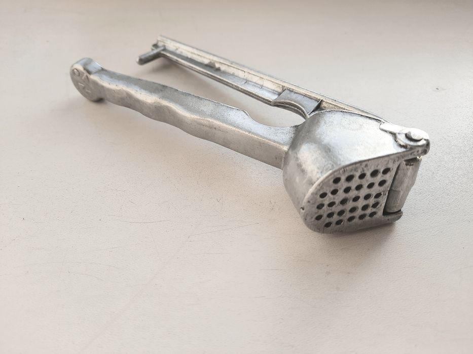 Чеснокодавка советская