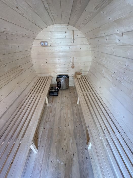 Saună tip butoi pentru exterior