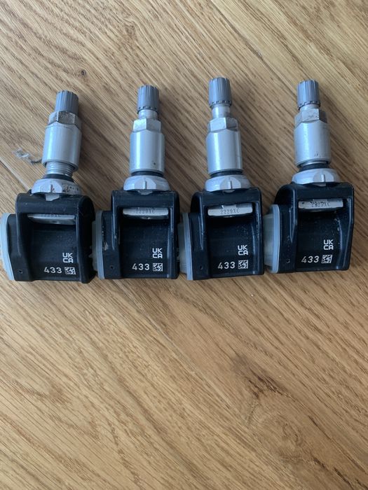 Vand 4 senzori presiune pneuri originali Mercedes