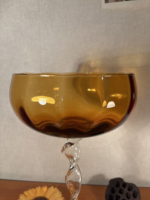 Ръчно изработена чаша от стъкло (купа)