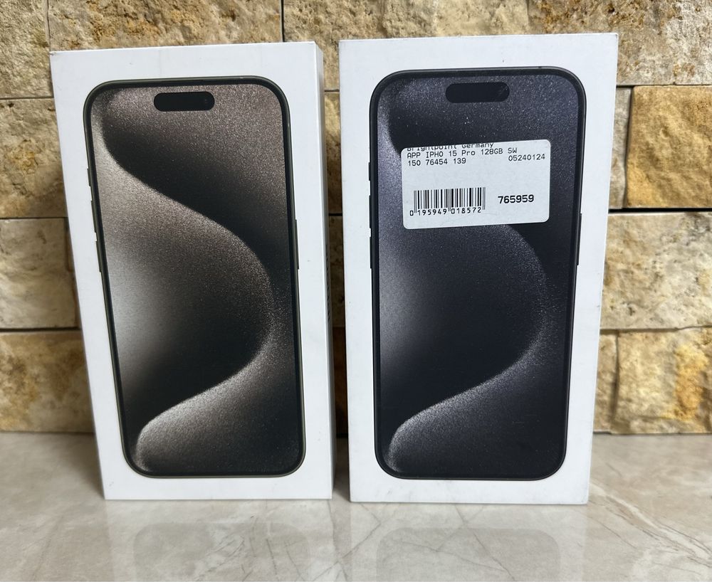 iPhone 15 Pro 128GB. Natural , Black