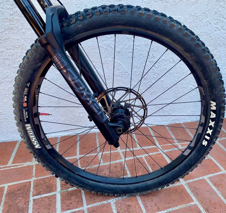 Downhill колело YT Tues 2021 Black magic XL 27.5