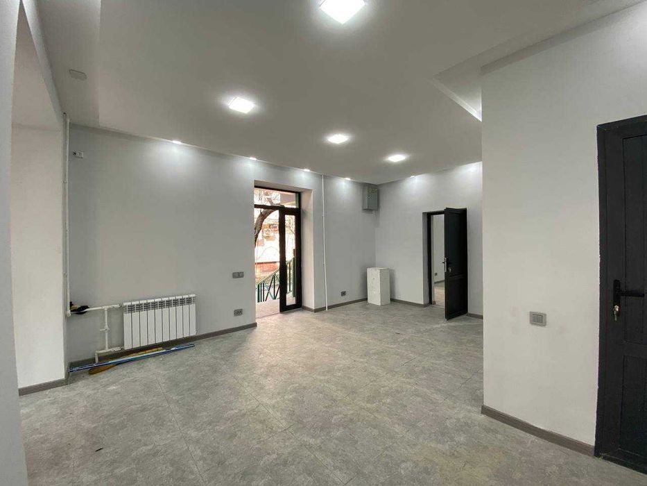 м.Айбек под Офис, Шоурум или Кафе