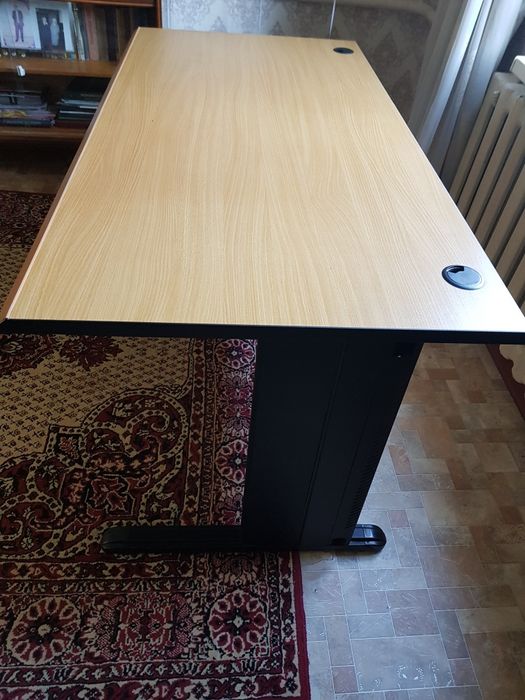 Іскер адамдарға арналған кеңсе үстелі