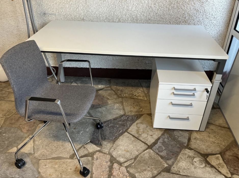 Mobilier birou. Scaun masa dulap