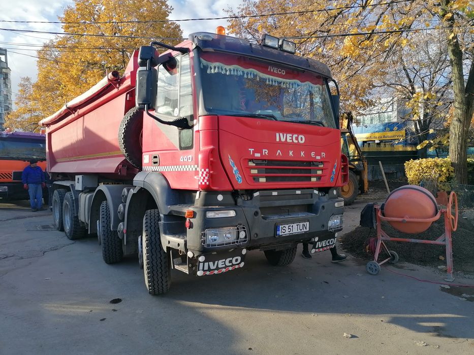 Inchiriez camion 8x4 și excavatoare pt lucrări în construcții