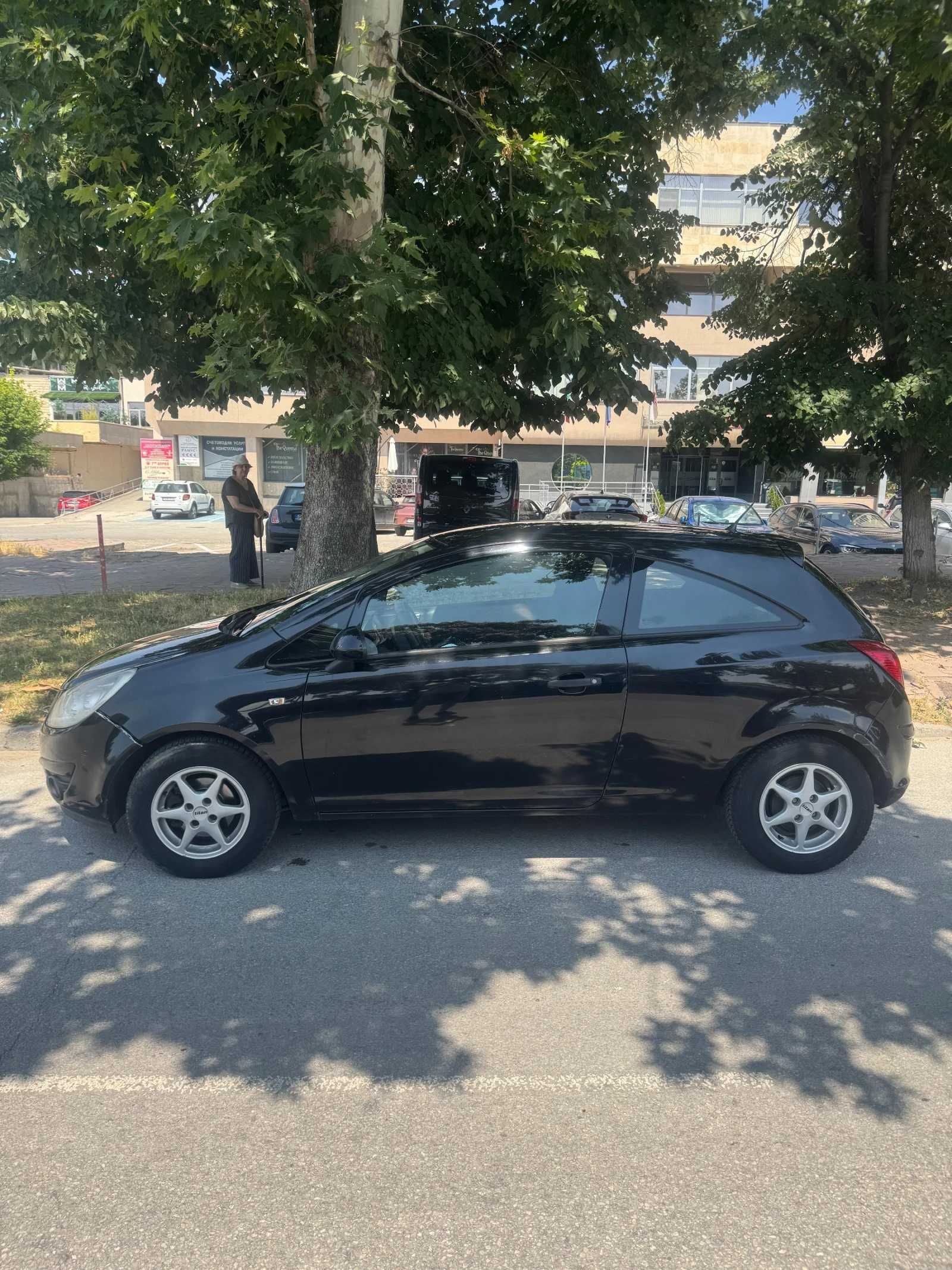 Продавам отличен Opel Corsa