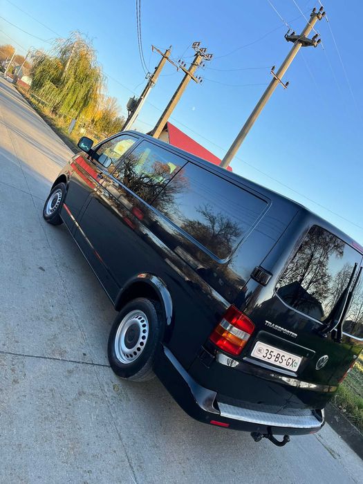 Vand Volkswagen Transporter T5 cu 6 locuri și duba modelu lung