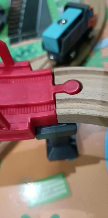 Hape - Дървена влакова композиция с маса