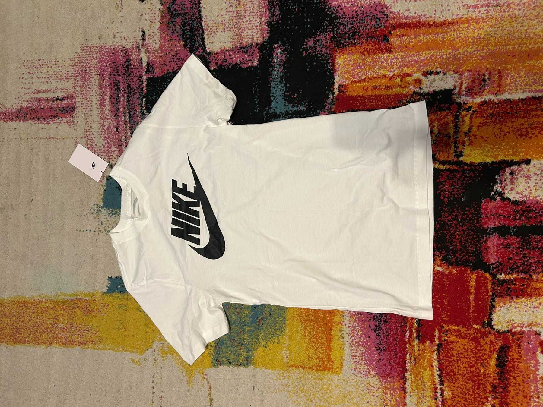 Оригинални мъжки тениски Nike 2бр размр S ЧИСТО НОВИ!!